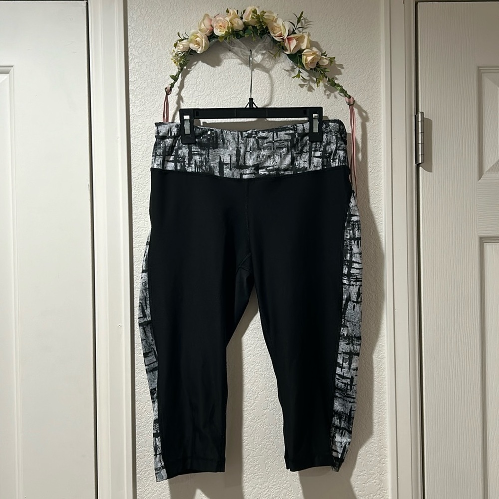 Velocity Cropped Leggings
